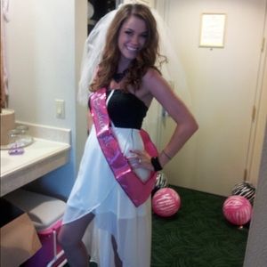 Fun black and white Malloy dress